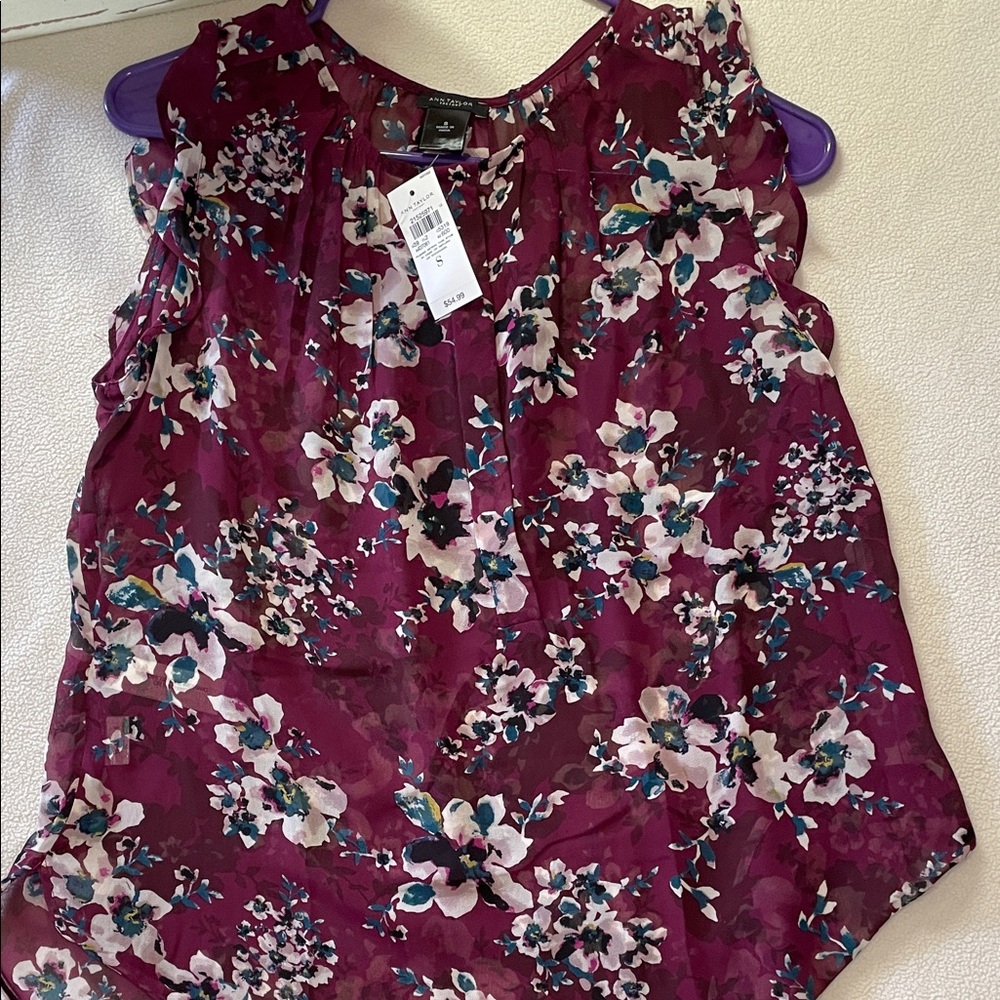 033-Ann Taylor Factory Plum Floral Sleeveless Top
